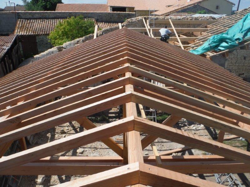 Préau et restauration d'une charpente en Deux-Sèvres (79)